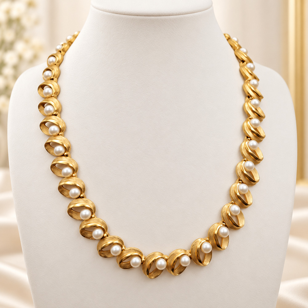 Vintage Trifari Gold Tone Faux Pearl Collar Necklace 14” Quiet Luxury Estate